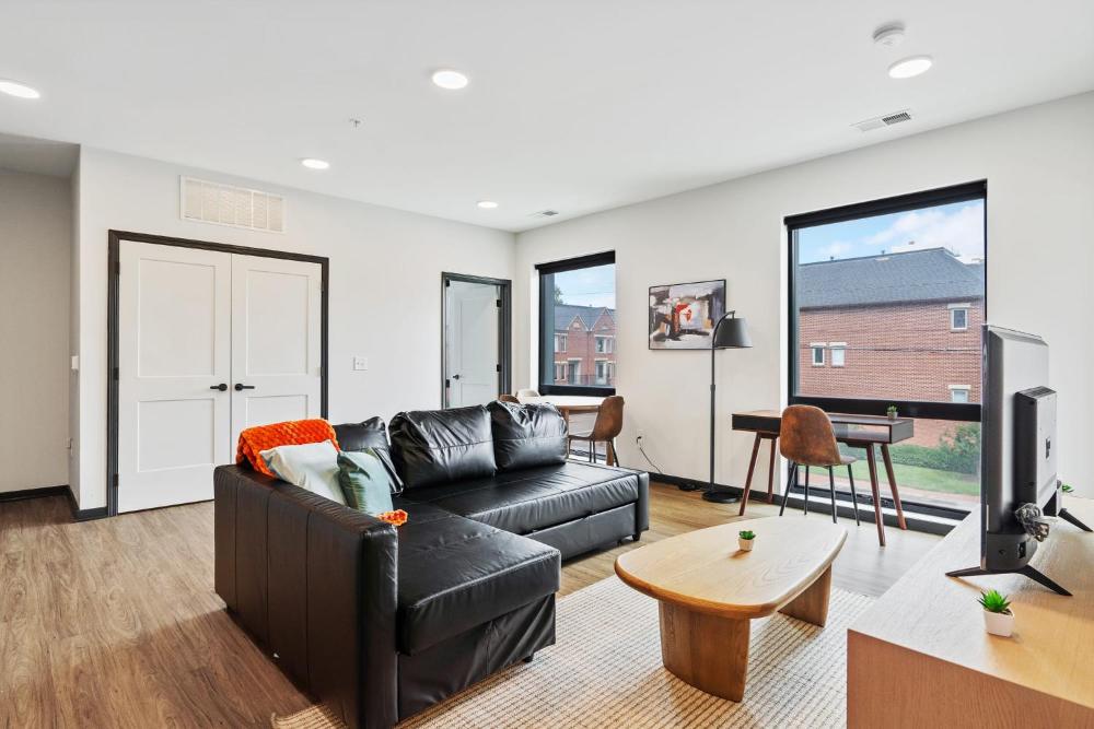 CozySuites on Mass with garage parking #9